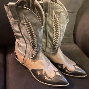 Men’s Laredo Cowboy Boots w/ Star Design-never worn!